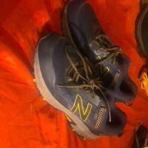New balance tennis shoes